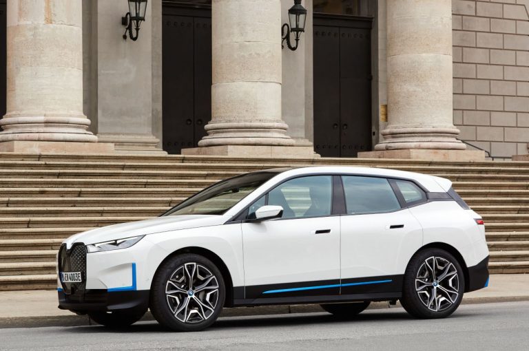 Bmw iX 2021: immagini ufficiali