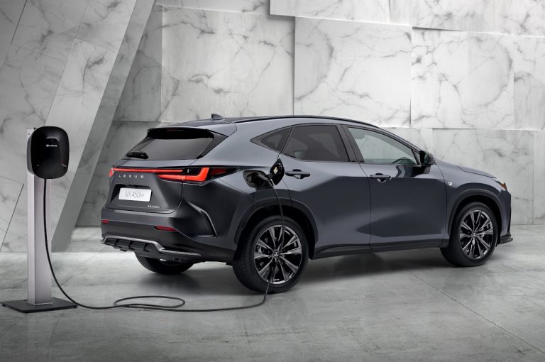 Lexus NX 2022: immagini ufficiali