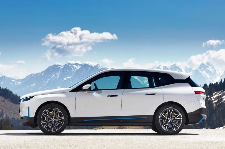 Bmw iX 2021: immagini ufficiali