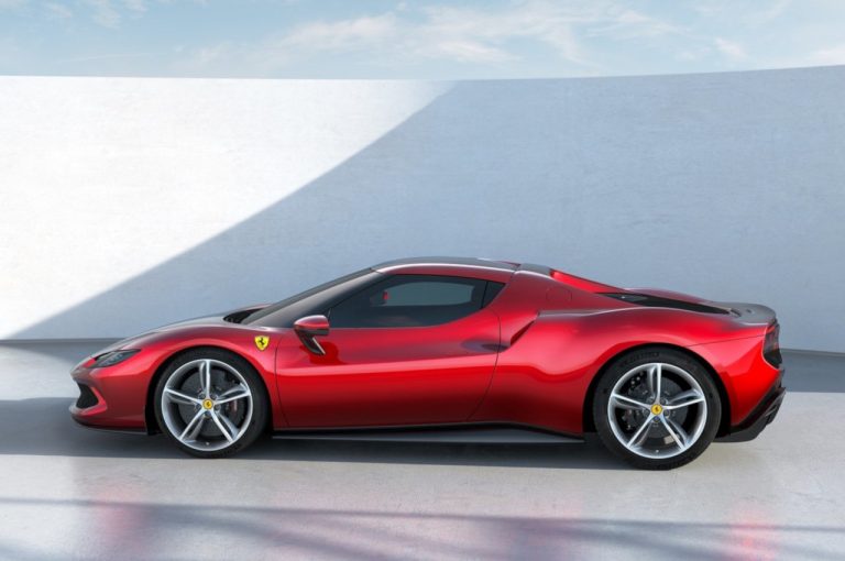 Ferrari 296 GTB 2022: immagini ufficiali