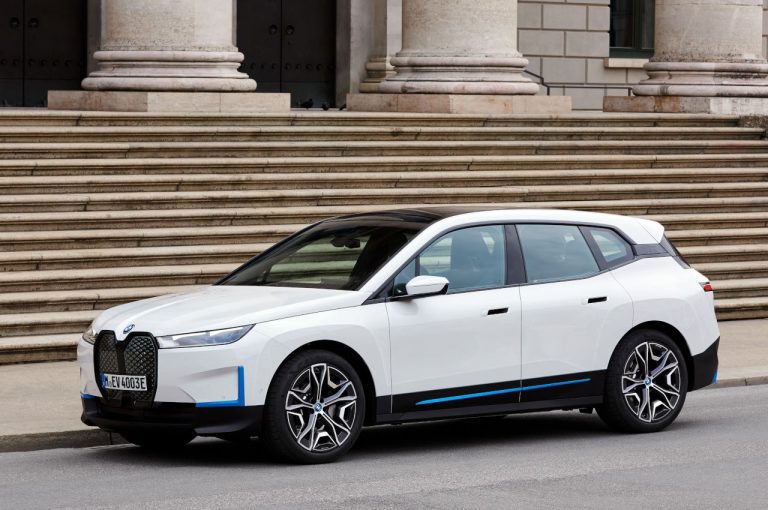 Bmw iX 2021: immagini ufficiali