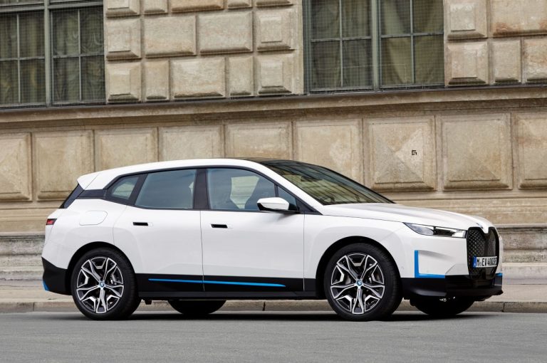 Bmw iX 2021: immagini ufficiali