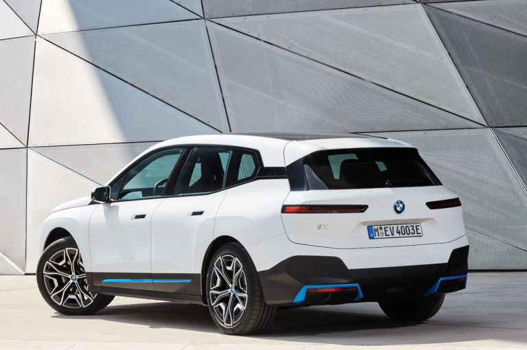 Bmw iX 2021: immagini ufficiali