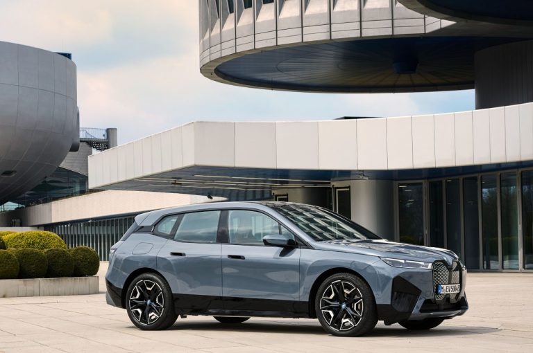 Bmw iX 2021: immagini ufficiali