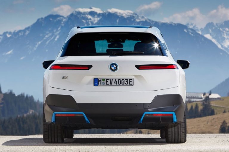 Bmw iX 2021: immagini ufficiali
