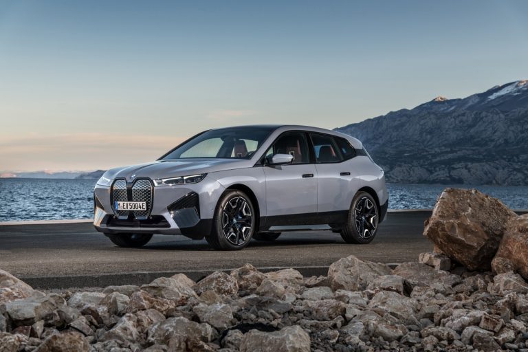 Bmw iX 2021: immagini ufficiali