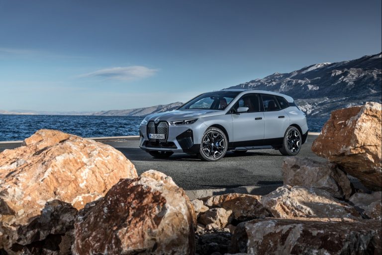 Bmw iX 2021: immagini ufficiali