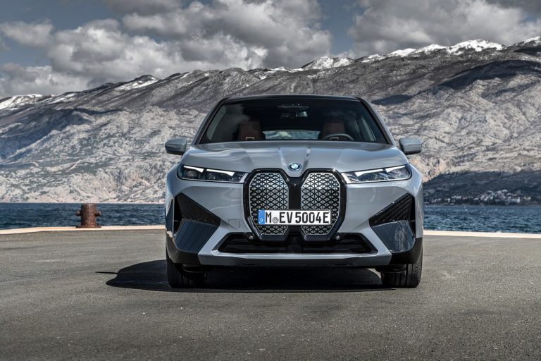 Bmw iX 2021: immagini ufficiali