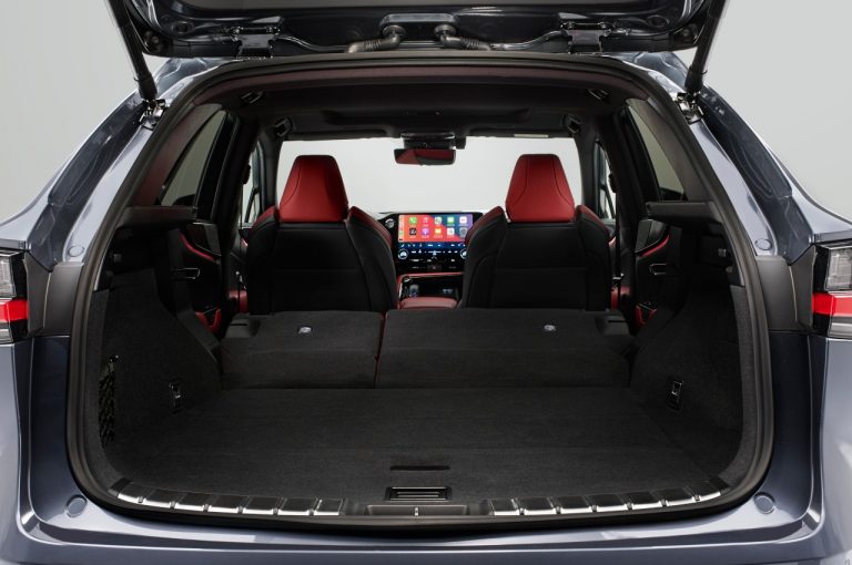 Lexus NX 2022: immagini ufficiali