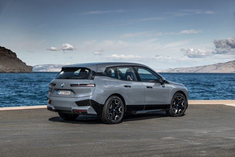 Bmw iX 2021: immagini ufficiali