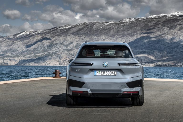 Bmw iX 2021: immagini ufficiali