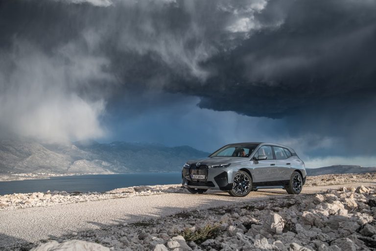 Bmw iX 2021: immagini ufficiali