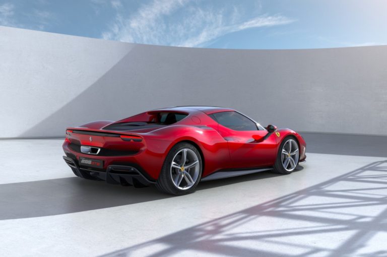 Ferrari 296 GTB 2022: immagini ufficiali