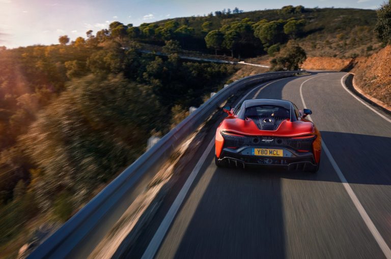 McLaren Artura 2021: immagini ufficiali