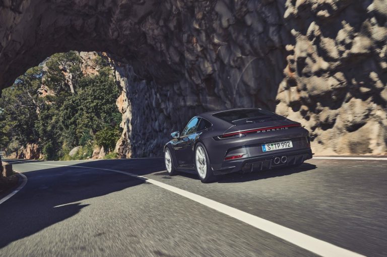 Porsche 911 GT3 con pacchetto Touring: immagini ufficiali