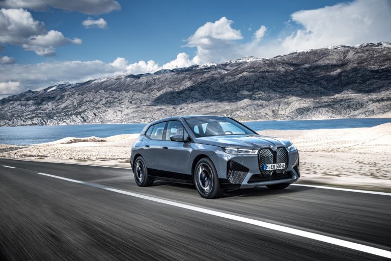 Bmw iX 2021: immagini ufficiali