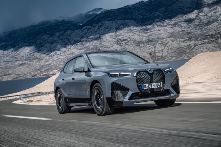 Bmw iX 2021: immagini ufficiali