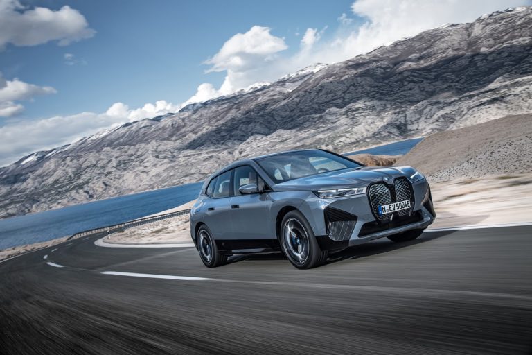 Bmw iX 2021: immagini ufficiali