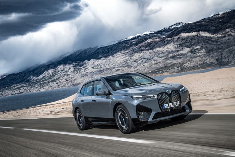 Bmw iX 2021: immagini ufficiali