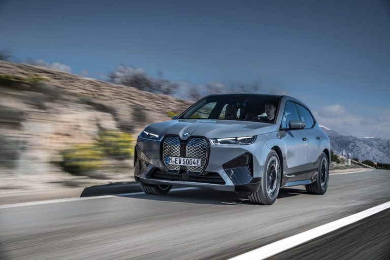 Bmw iX 2021: immagini ufficiali