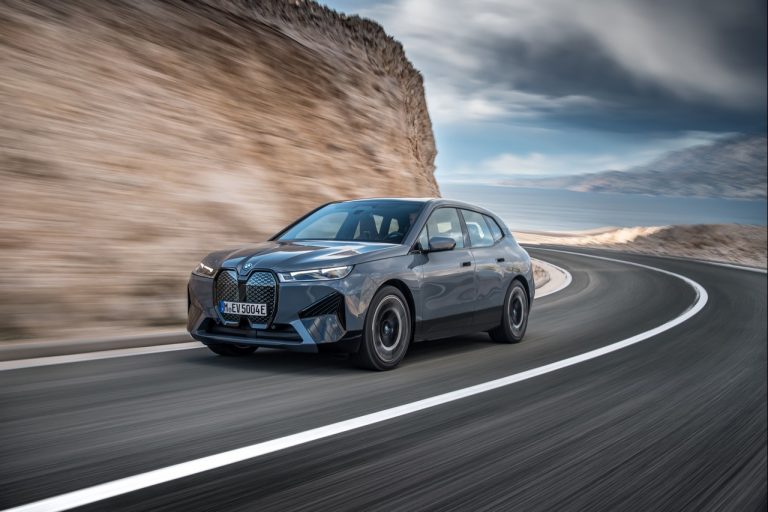 Bmw iX 2021: immagini ufficiali