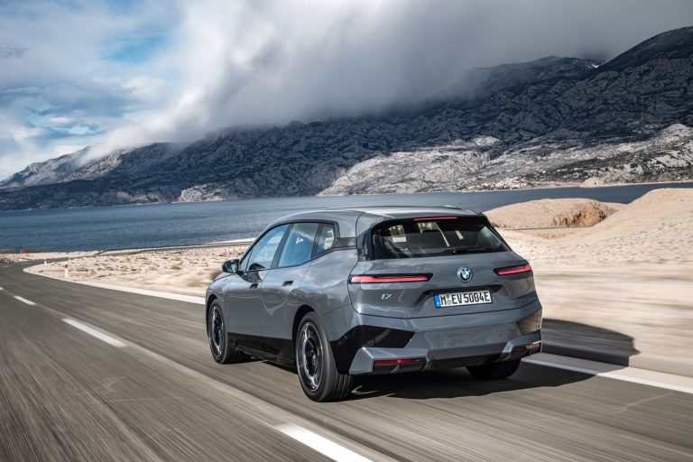 Bmw iX 2021: immagini ufficiali