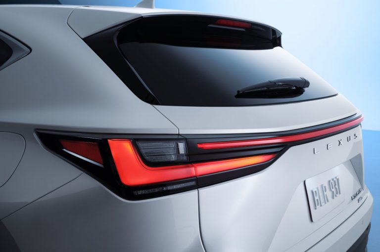 Lexus NX 2022: immagini ufficiali