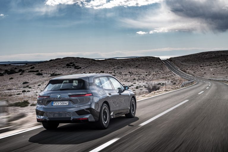 Bmw iX 2021: immagini ufficiali