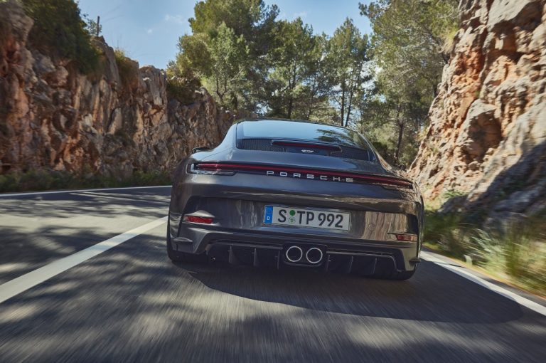 Porsche 911 GT3 con pacchetto Touring: immagini ufficiali