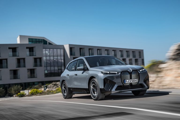 Bmw iX 2021: immagini ufficiali