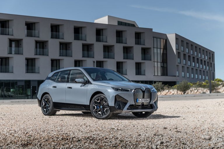 Bmw iX 2021: immagini ufficiali