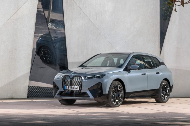 Bmw iX 2021: immagini ufficiali