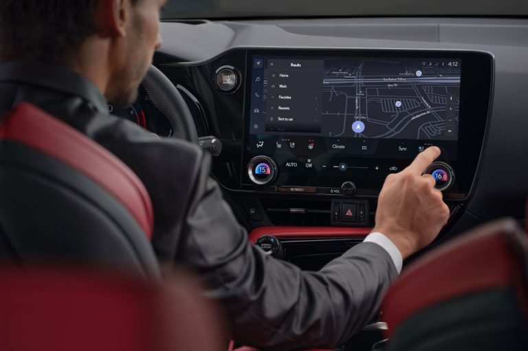 Lexus NX 2022: immagini ufficiali