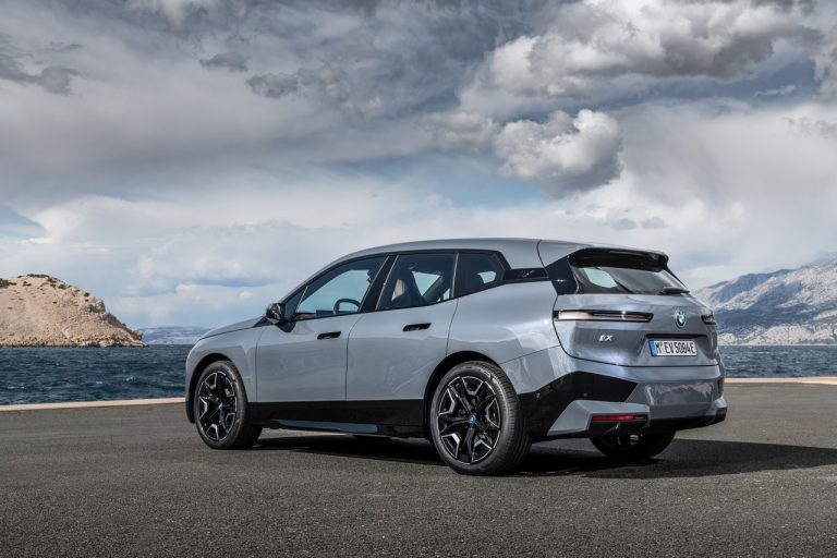 Bmw iX 2021: immagini ufficiali