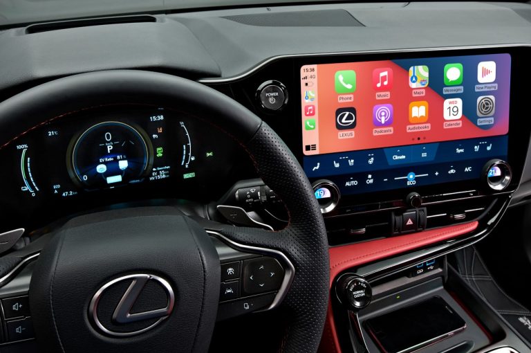 Lexus NX 2022: immagini ufficiali