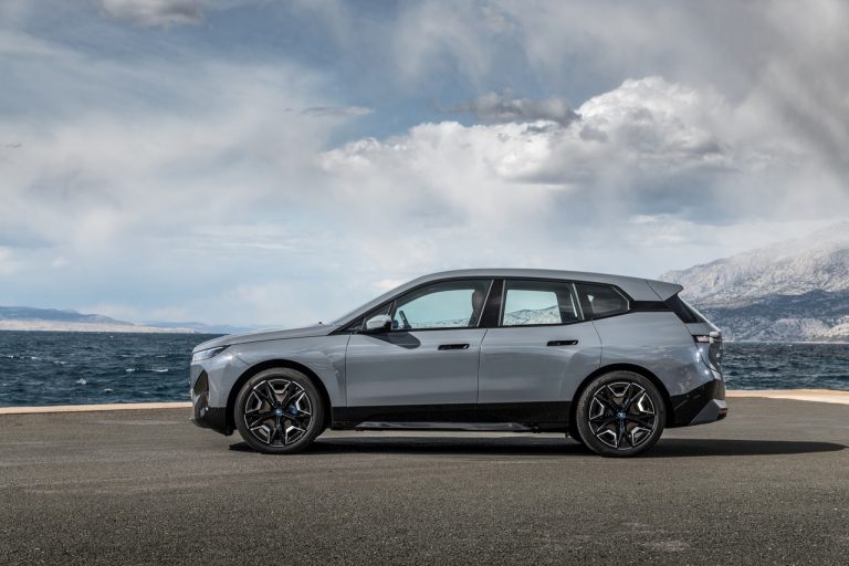 Bmw iX 2021: immagini ufficiali