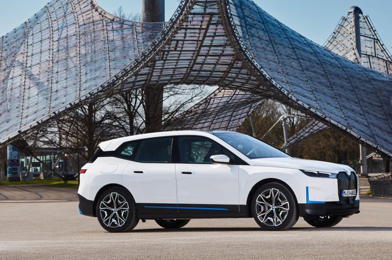 Bmw iX 2021: immagini ufficiali