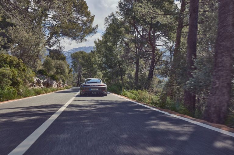 Porsche 911 GT3 con pacchetto Touring: immagini ufficiali