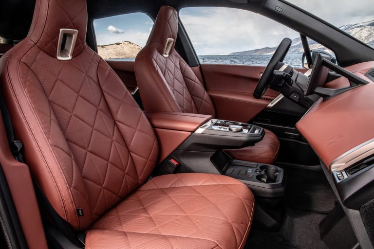 Bmw iX 2021: immagini ufficiali