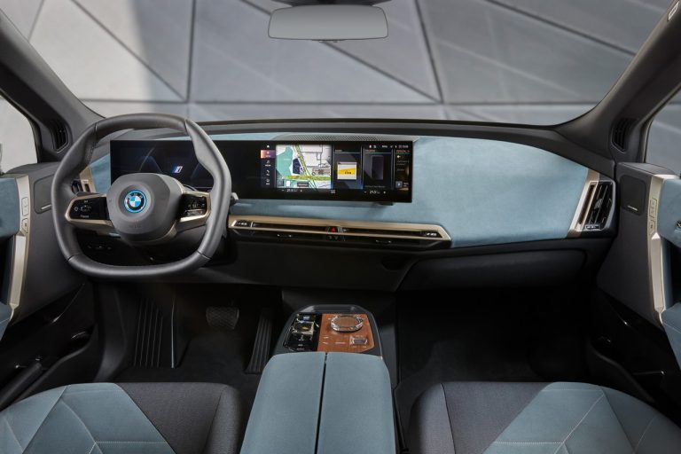 Bmw iX 2021: immagini ufficiali