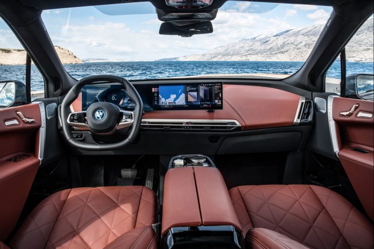 Bmw iX 2021: immagini ufficiali