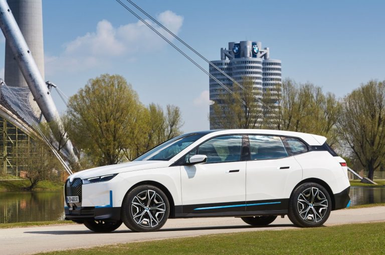 Bmw iX 2021: immagini ufficiali