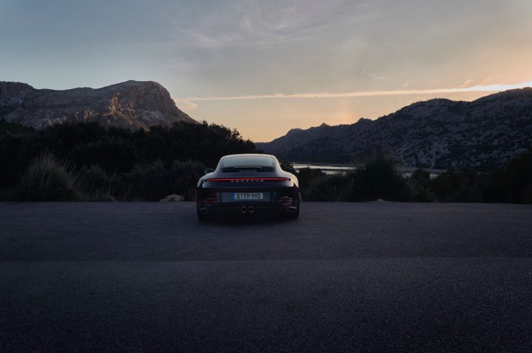Porsche 911 GT3 con pacchetto Touring: immagini ufficiali