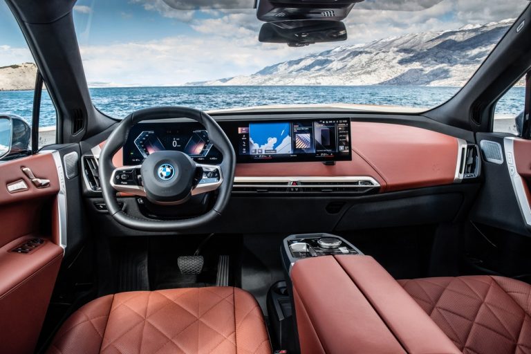 Bmw iX 2021: immagini ufficiali