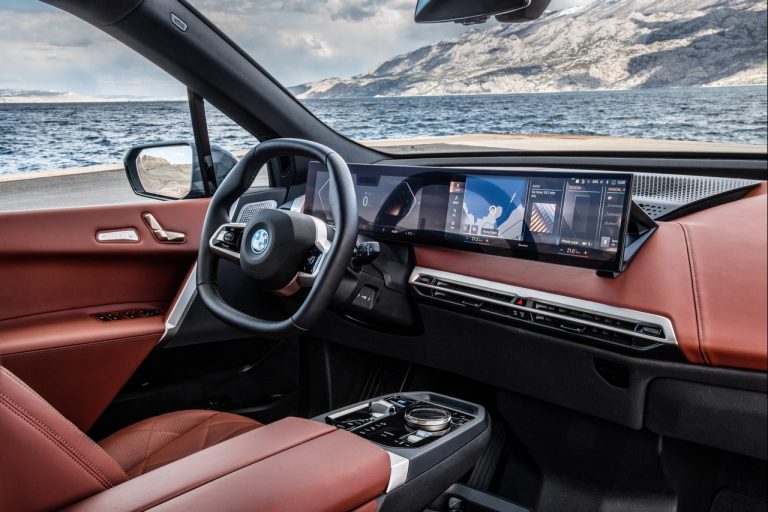 Bmw iX 2021: immagini ufficiali
