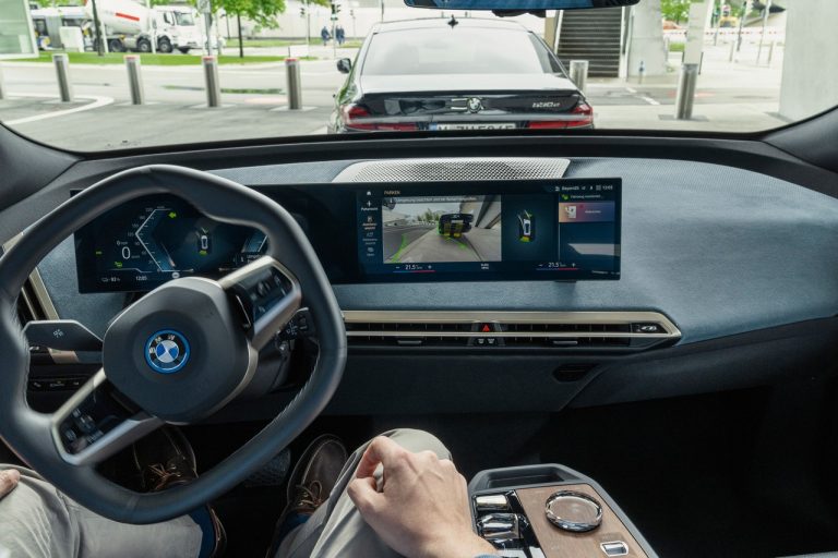 Bmw iX 2021: immagini ufficiali