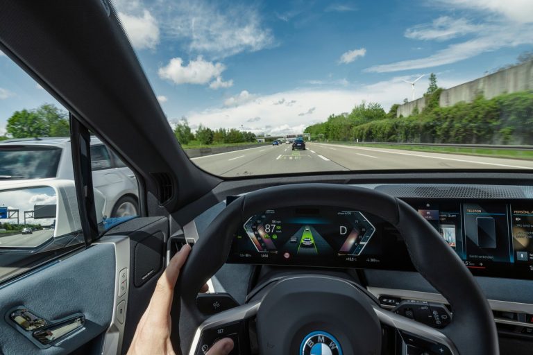 Bmw iX 2021: immagini ufficiali