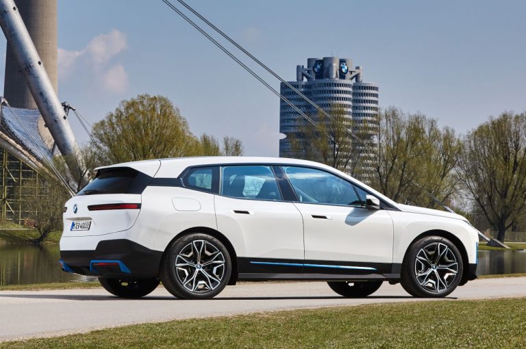 Bmw iX 2021: immagini ufficiali