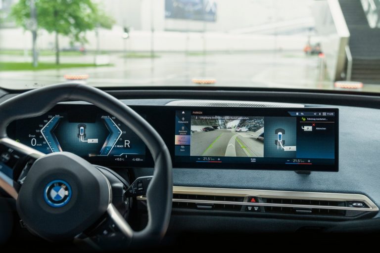 Bmw iX 2021: immagini ufficiali