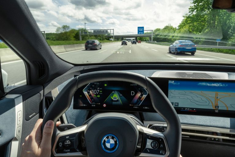 Bmw iX 2021: immagini ufficiali